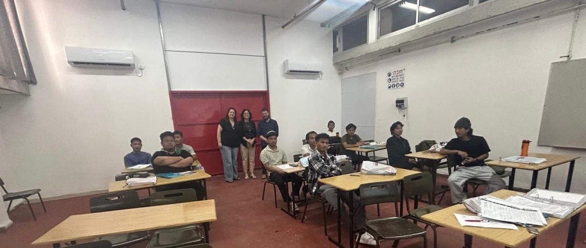חבר מועצת העיר מנחם גנדל עם מנכלי"ת המכללה ומנהלת היחידה להכשרות מקצועיות